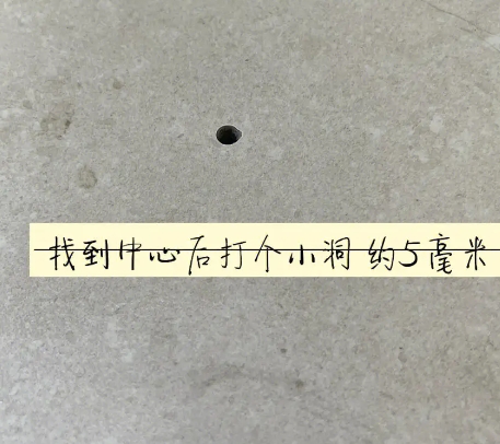 汕头市瓷砖空鼓维修公司专业解答在瓷砖铺贴过程中，如果砂料搅拌不均匀，将会带来以下问题